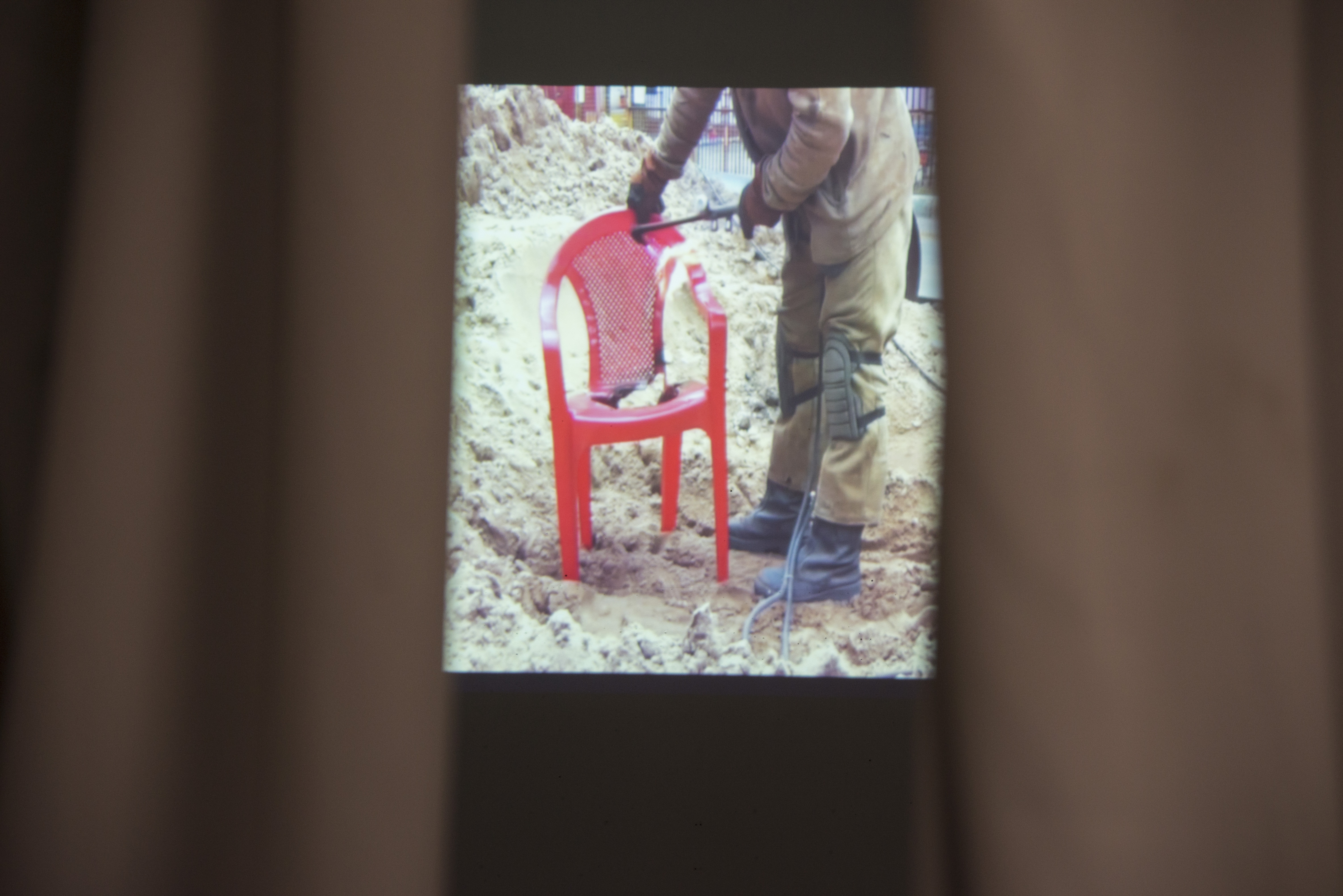 Отчет с открытия выставки «Meet The Red Stool»